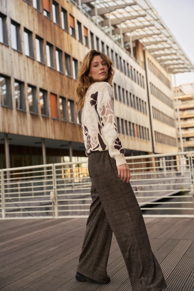 Wzorzysty sweter beżowy