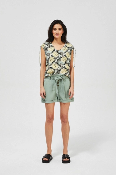 Szorty z wiskozy z wiązaniem pistacjowe
