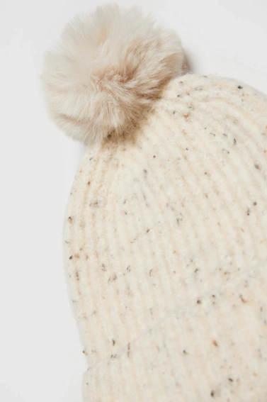 Ciepła czapka z pomponem beżowa 