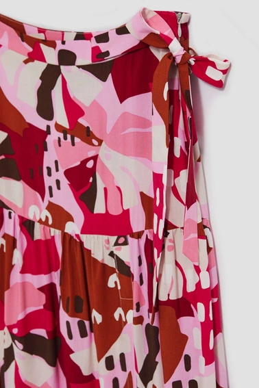 Wzorzysta spódnica z rozcięciem