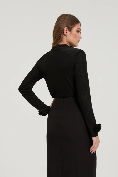 Bluzka z ozdobnymi rękawami czarna