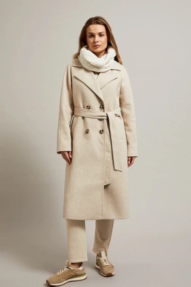 Komin ze strukturalnego materiału beżowy