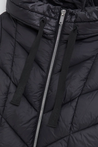 Pikowana kurtka z kapturem czarna