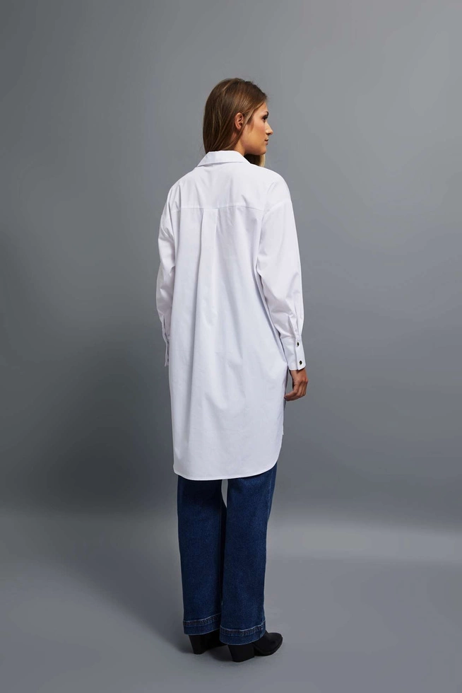 Koszula oversize ze złotymi guzikami biała