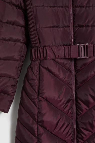 Kurtka z paskiem burgundowa