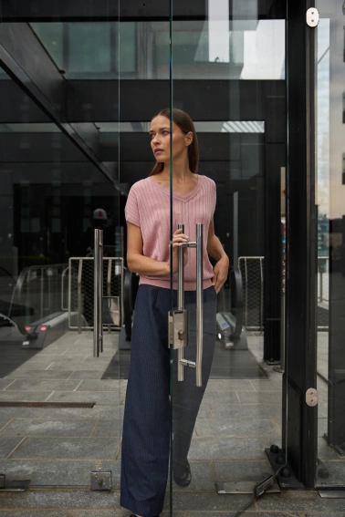 Sweter z krótkimi rękawami różowy