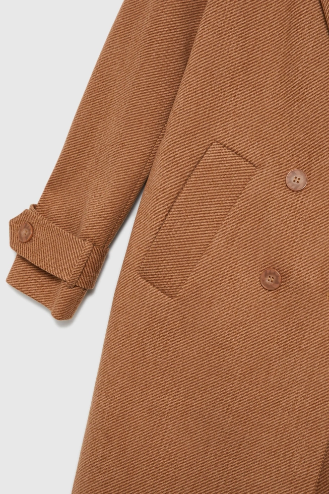 Długi płaszcz brązowy