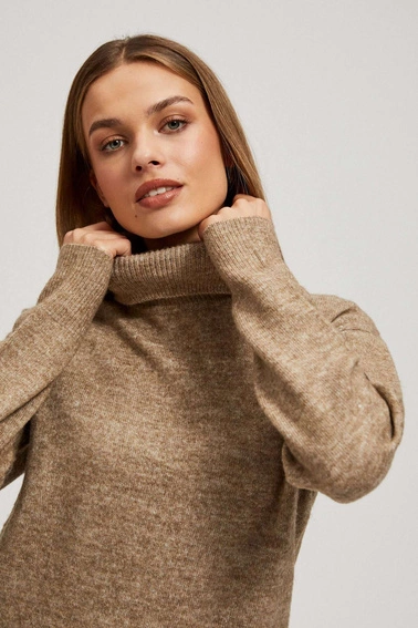 Sweter z golfem beżowy