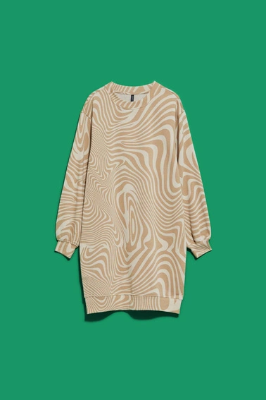 Dresowa sukienka z długim rękawem