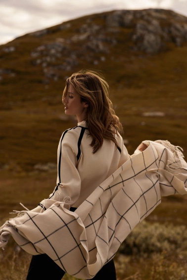 Sweter z półgolfem beżowy