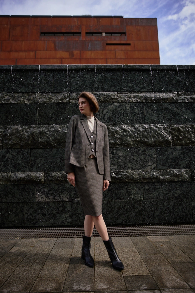 Jednorzędowa marynarka ciemnobeżowa