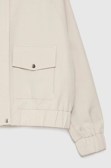 Kurtka z dużymi kieszeniami beżowa