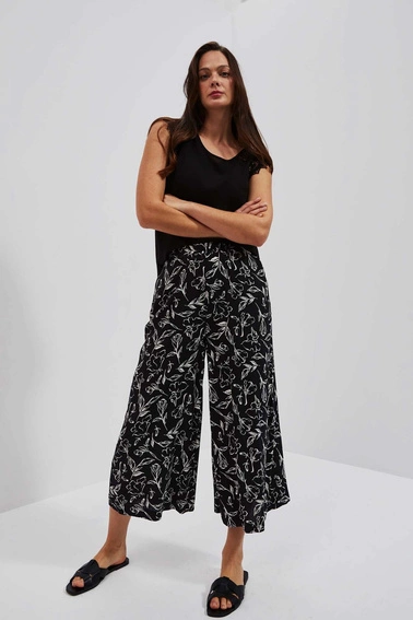 Koszulowa bluzka z ażurowym zdobieniem