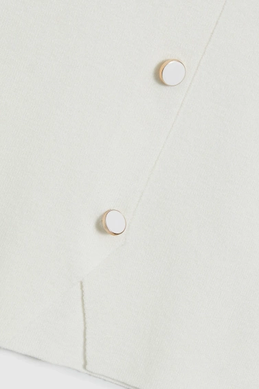 Dopasowany top z ozdobnymi guzikami beżowy