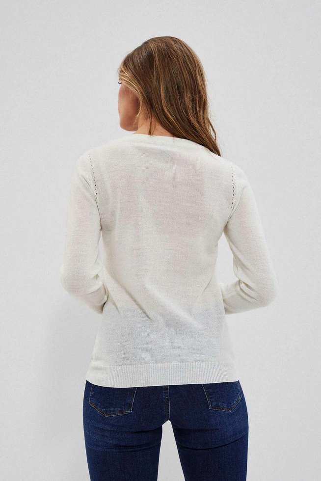 Sweter z ażurowym zdobieniem perłowy