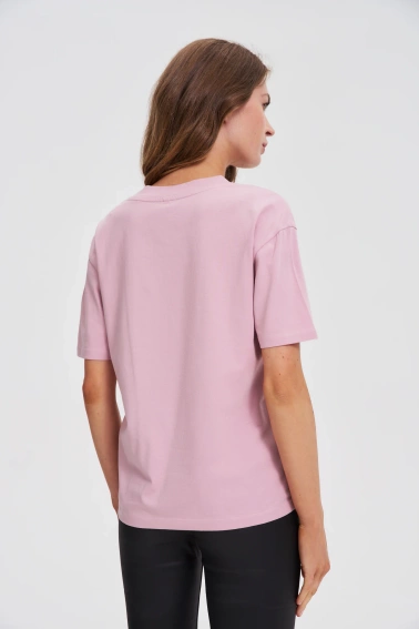 T-shirt z dekoltem w serek różowy