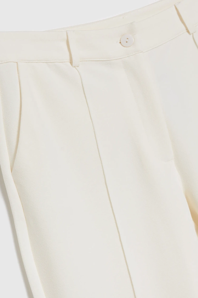 Spodnie z nogawkami w kant białe