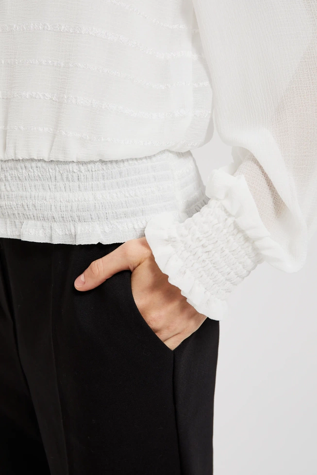 Elegancka koszula z bufiastymi rękawami biała