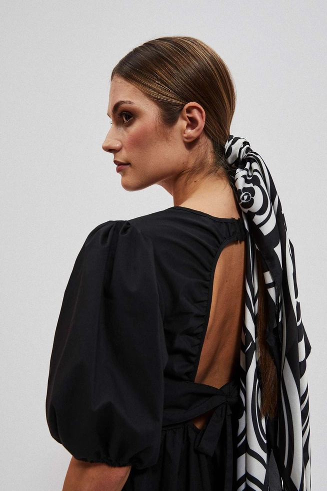 Wzorzysta apaszka czarna