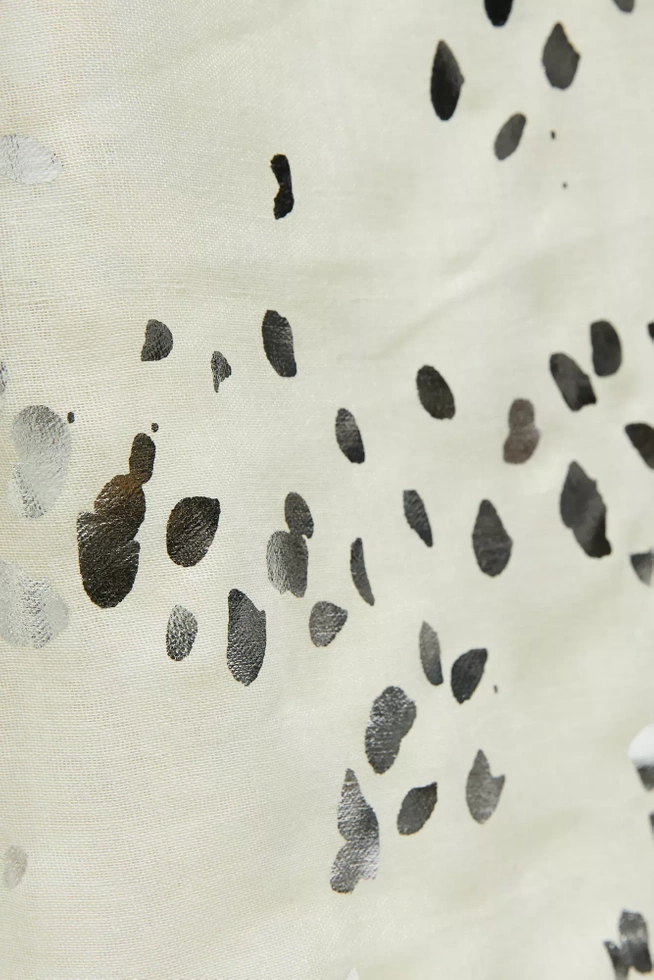 Szal letni z metalicznym nadrukiem w kropki beżowy