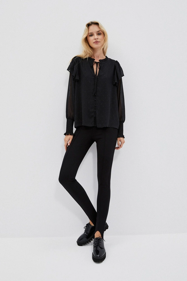 Gładkie spodnie z paskiem na stopie czarne