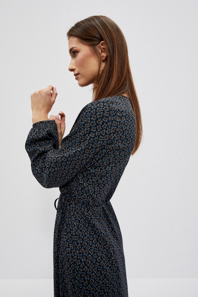 Sukienka midi wiązana w talii