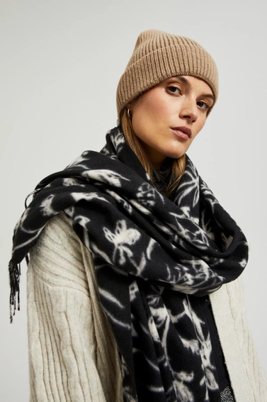 Ciepła czapka z prążkowanego materialu beżowa