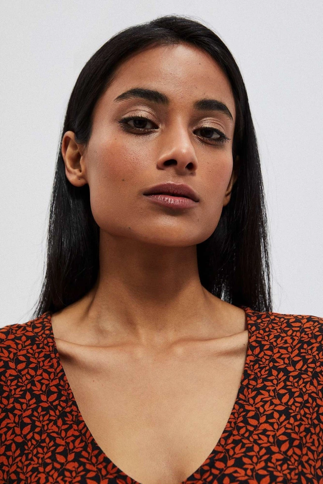 Sukienka z falbaną czarna