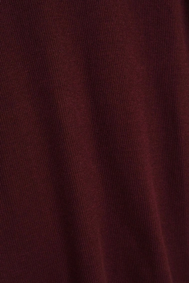 Dopasowana dzianinowa spódniczka kasztanowa