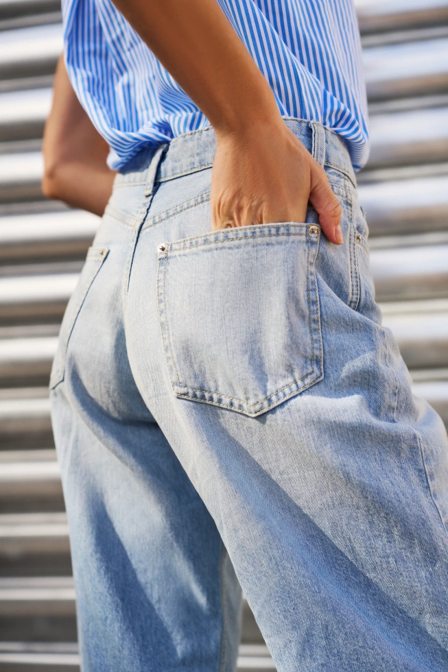 Jeansy wide leg z rozcięciami błękitne