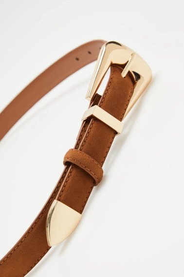 Pasek z klamrą w kolorze złotym 