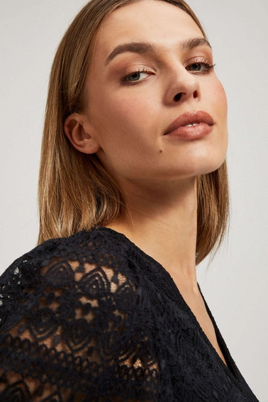 Koronkowa bluzka z bufiastymi rękawami czarna