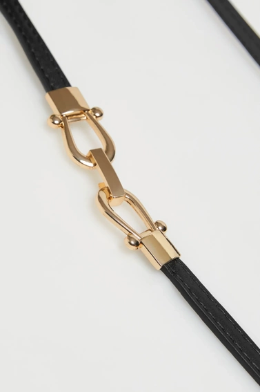 Cienki pasek z klamrą w kolorze złotym czarny