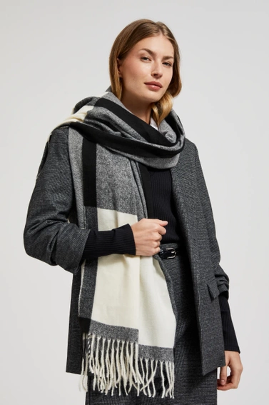 Ciepły szal z frędzlami czarny