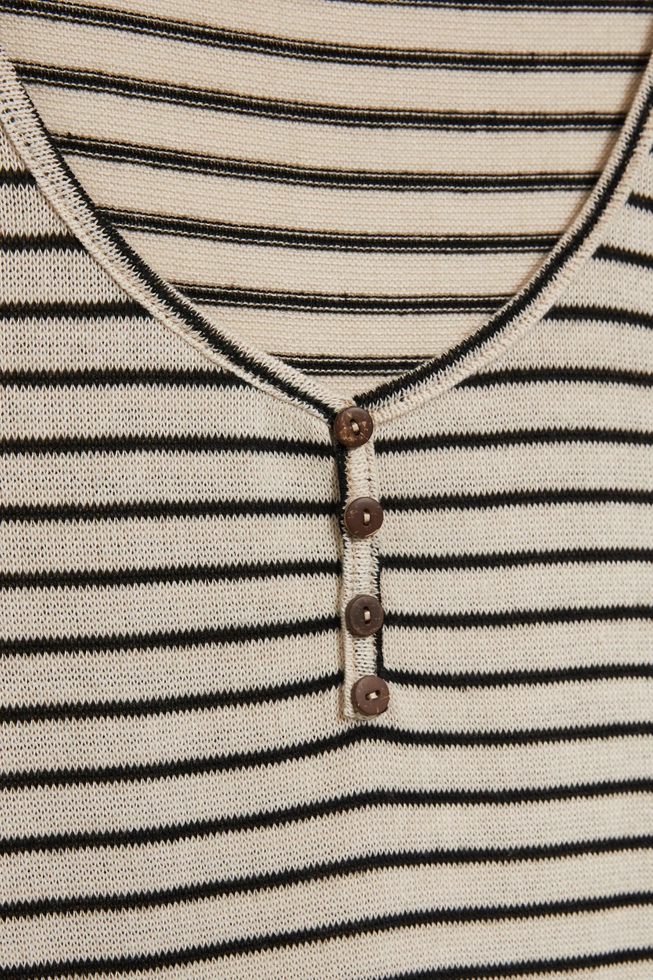 Dopasowany top w paski beżowy