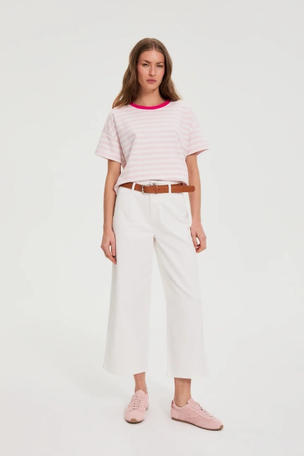 Jeansy z szerokimi nogawkami białe