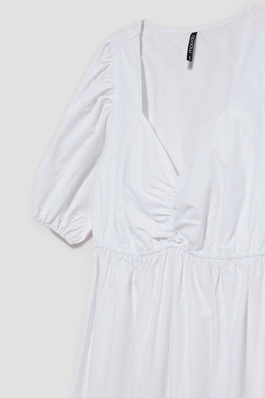 Sukienka z bufiastymi rękawami