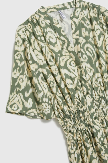 Wzorzysta sukienka z gumą w talii oliwkowa