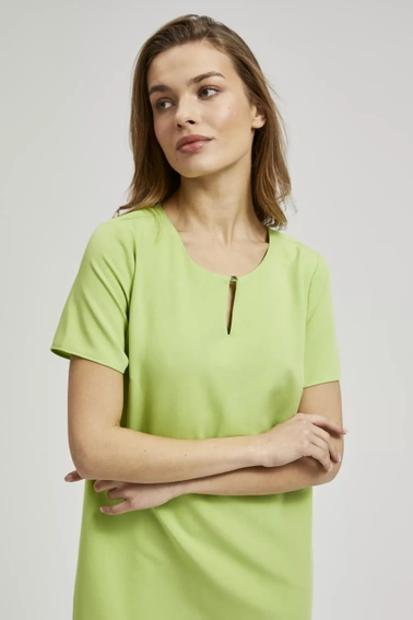 Prosta sukienka o długości przed kolano zielona 