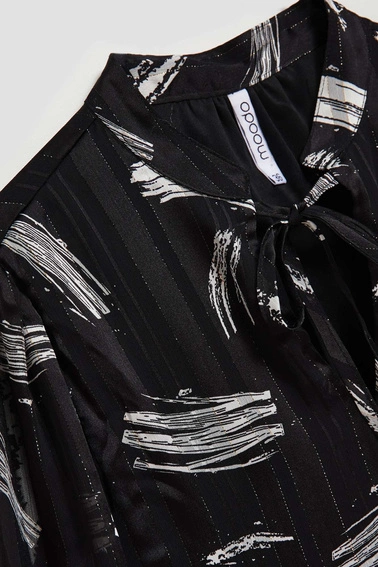 Koszula z wiązanym dekoltem czarna