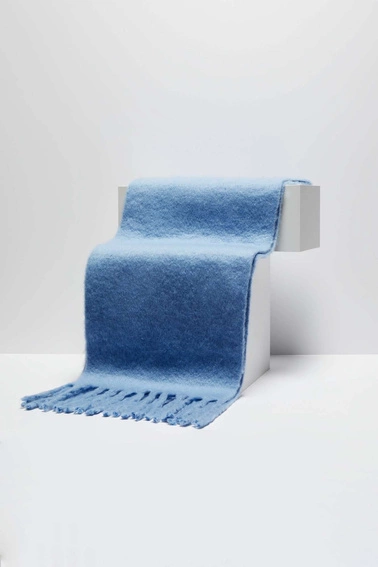 Gładki szal z frędzlami ciemnoniebieski