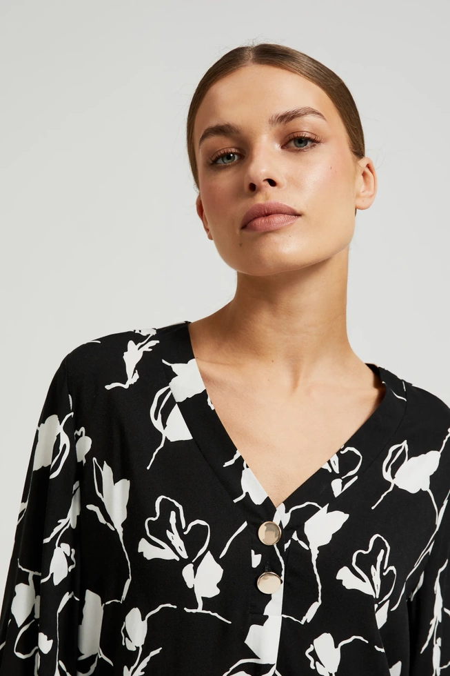 Koszula z nadrukiem kwiatów czarna