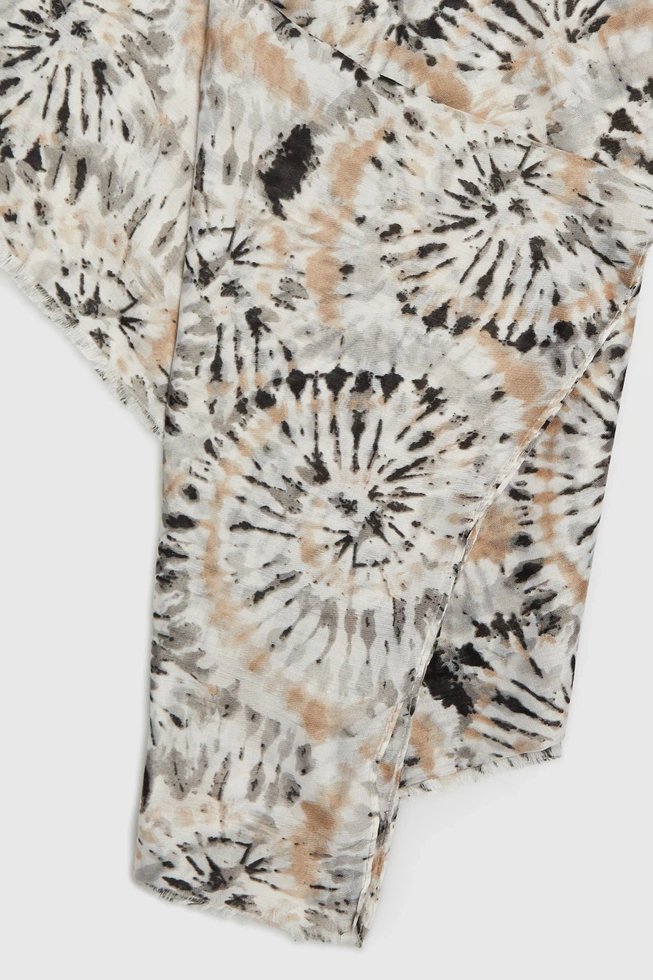 Wzorzysty szal beżowy