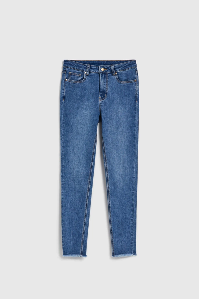 Spodnie rurki z postrzępionymi nogawkami niebieskie