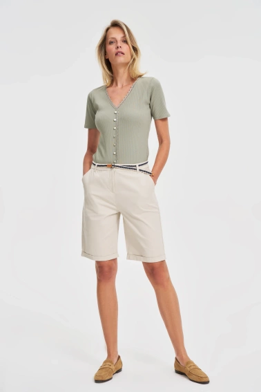 Bawełniane szorty z paskiem beżowe