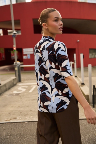 Wzorzysta koszula granatowa