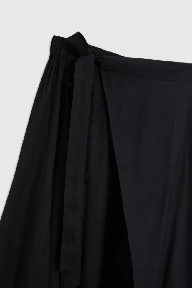 Wiskozowa spódnica midi czarna