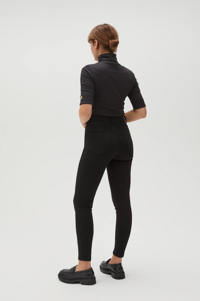 Gładkie jeansy rurki czarne