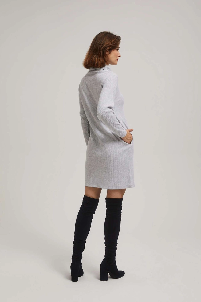 Sukienka z golfem szara