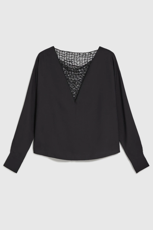 Koszula z ręcznie doszytymi koralikami na dekolcie czarna
